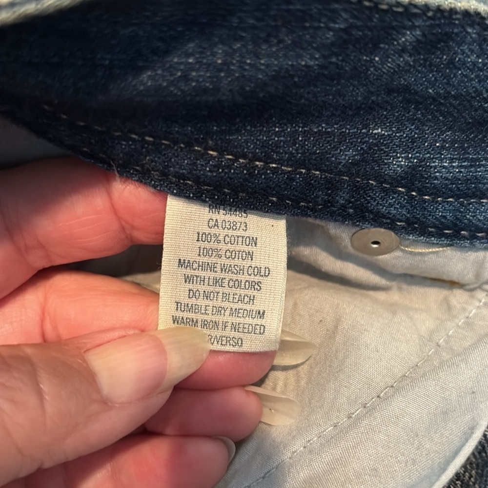 American Eagle Distressed Denim Mini Skirt. Size 4 - Picture 6 of 9